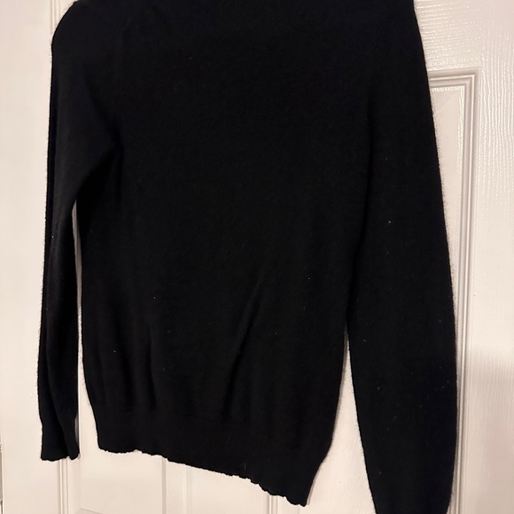 Lord & Taylor 100% Cashmere Sweater, Black, Size M/Medium - Picture 4 of 4
